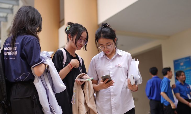 Thí sinh tham dự kỳ thi đánh giá chuyên biệt tại Trường đại học Sư phạm TP.HCM. Xét tuyển sử dụng kết quả học tập THPT kết hợp thi đánh giá năng lực chuyên biệt là một trong các phương thức xét tuyển sớm nhà trường vừa công bố điểm chuẩn - Ảnh: XUÂN HUY